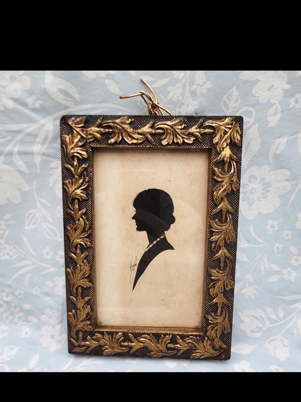Antique Wood picture Frame ornate raised leaf Gesso relief CARVED GILT